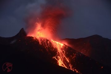 Eruption Sangeang Api (Indonésie)