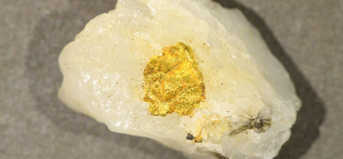 paillette d'or sur quartz - Philippe Thiran - 80 Jours Voyages